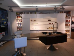 Luxusküche mit integrierter Bibliothek